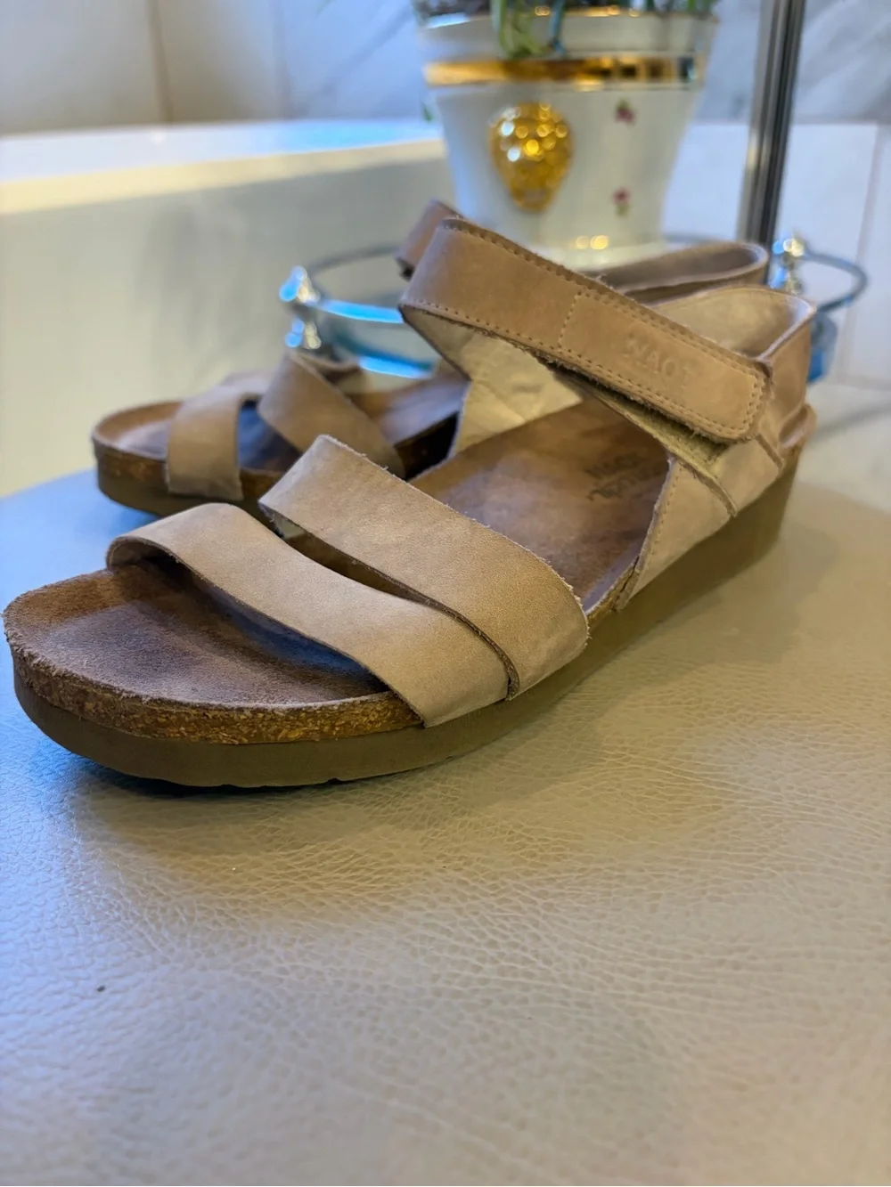 Naot Womens Kayla Sandal Sz 37 L6 Taupe Nubuck Strappy Low Wedge Cork Insole EUC